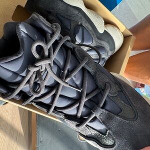 Black and blue Sneakers Yeezy 500